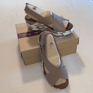 Taupe Hale wedge sandals- Clark brand